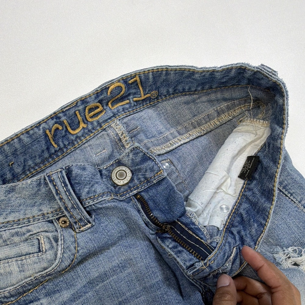 Rue21 Juniors Blue Distressed Cropped Jeans Size 21 Medium Wash Denim - Picture 9 of 12